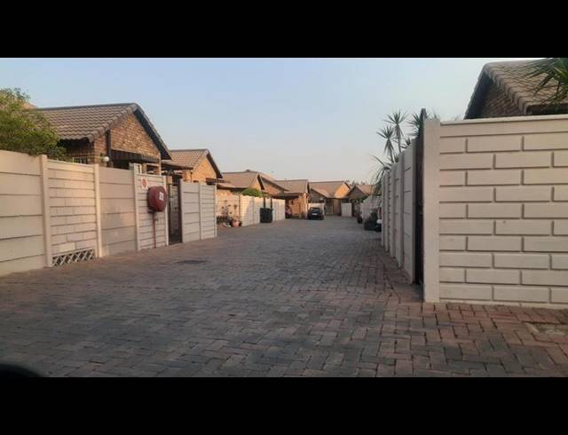 2 BEDROOM HOUSE FOR SALE IN ALBEMARLE